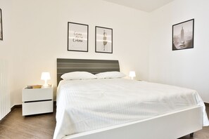 1 slaapkamer, een strijkplank/strijkijzer, wifi, beddengoed
