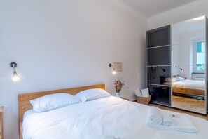 2 chambres, fer et planche à repasser, Wi-Fi, draps fournis