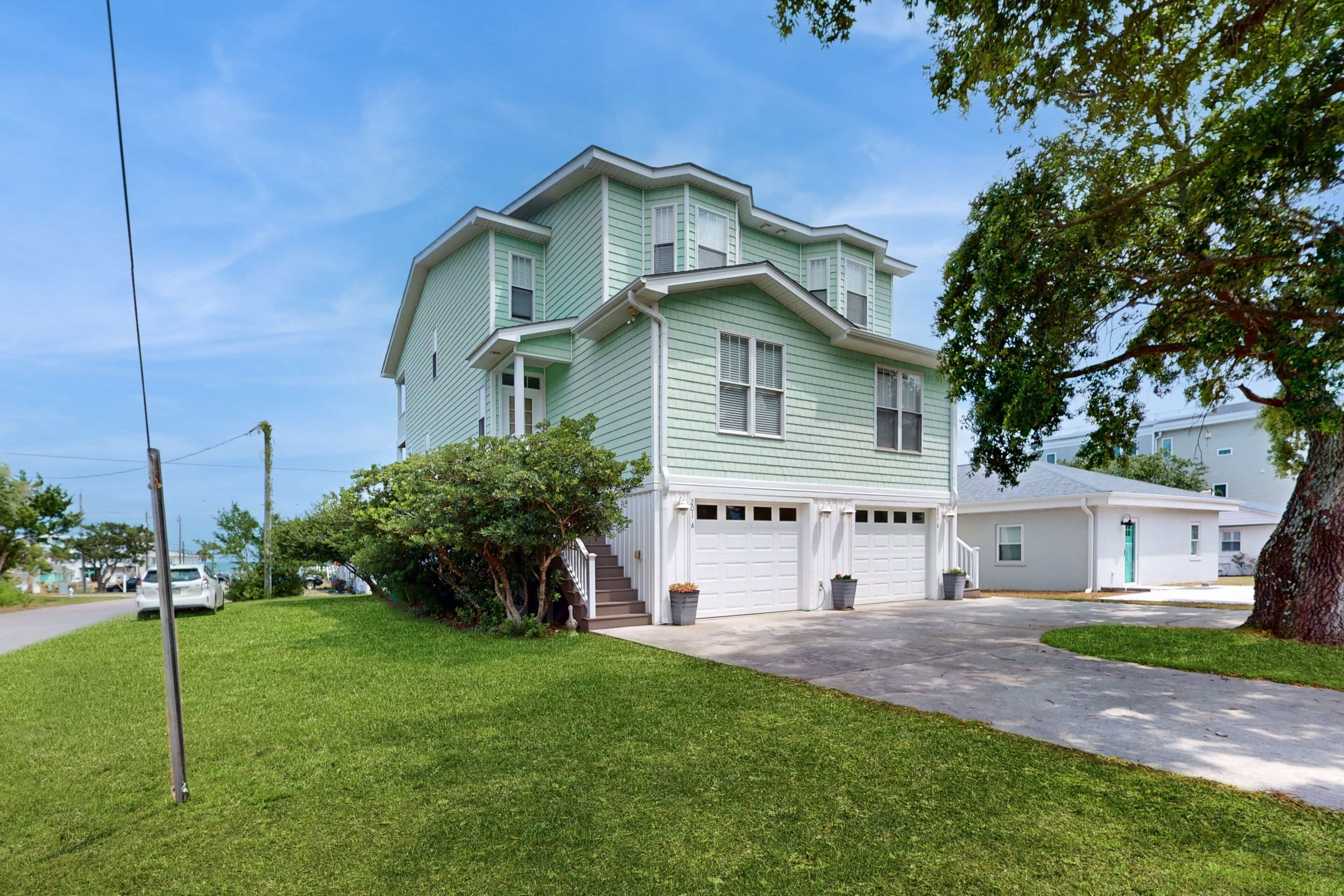 Oceanview home with close proximity to the beach