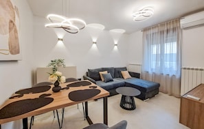 TV - 1 bedroom beautiful apartment in Muntic (Muntic)