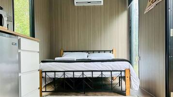 1 bedroom, bed sheets