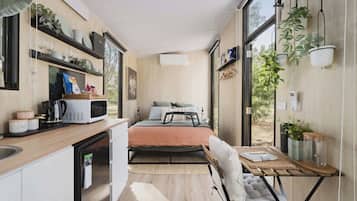 1 bedroom, bed sheets