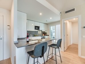 Fridge, microwave, oven, dishwasher - 3 BDRM Luxury Apt w Rooftop Pool Stunning Views (Marbella)