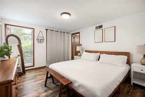 3 chambres, fer et planche à repasser, Wi-Fi, draps fournis