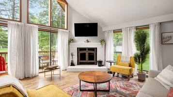 Téléviseur, foyer, chaîne audio, bureau