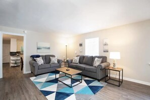 TV - Spacious Home, 4 Bedrooms, with 2 Baths & Fun Game Room! (Birmingham)