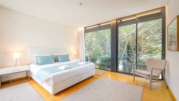 2 quartos, acesso à internet, roupa de cama