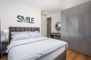 3 habitaciones, escritorio, tabla de planchar con plancha y wifi gratis 