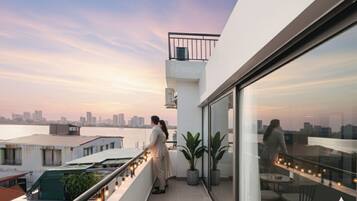 Deluxe Suite, Lake View | Terrace/patio