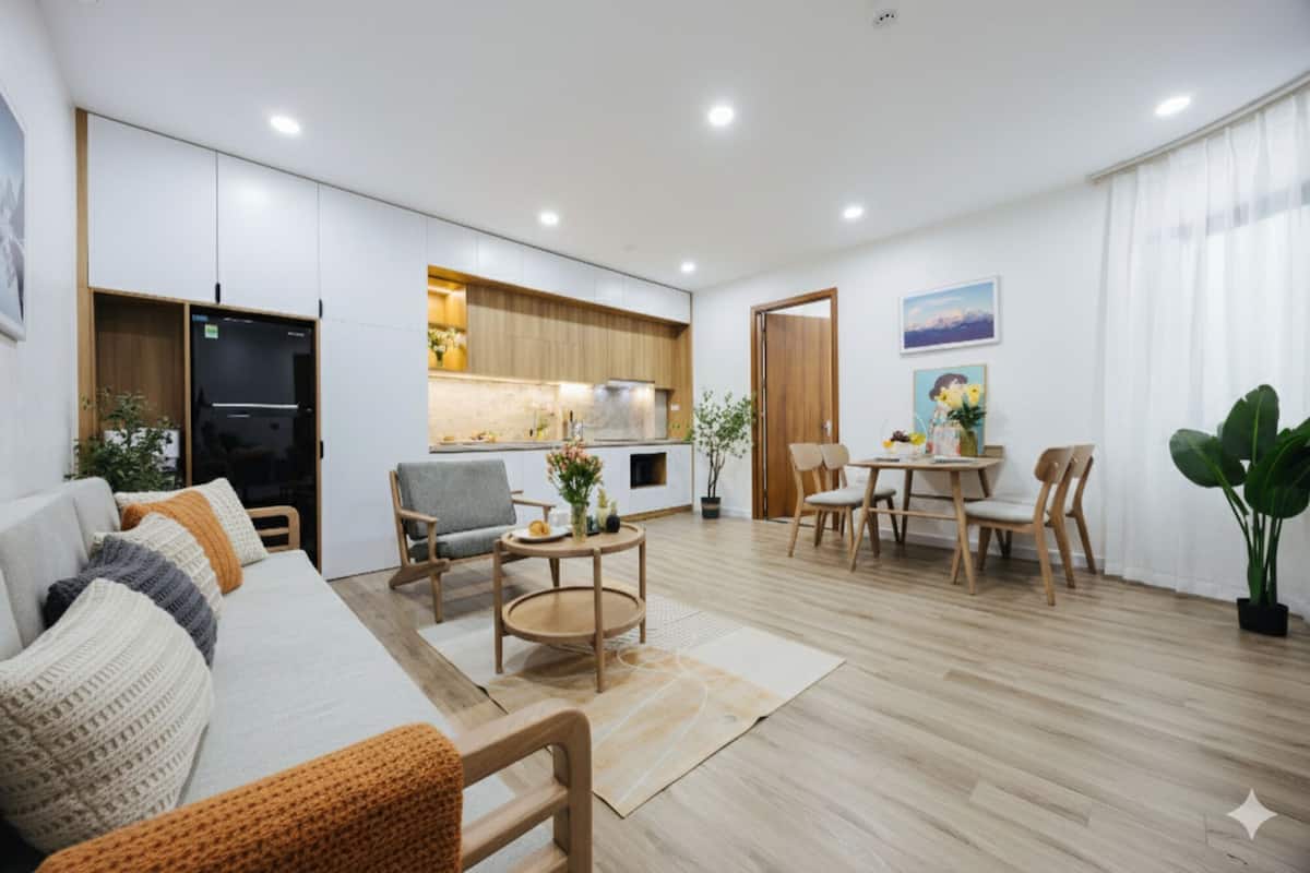 2 bedrooms, free minibar, desk, blackout drapes