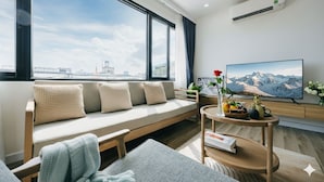 Apartemen Deluks, pemandangan danau | Area keluarga | Televisi layar datar 52-inci dengan saluran TV kabel
