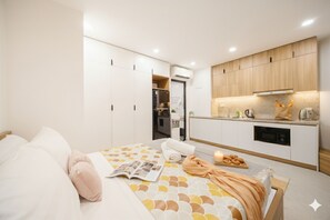 2 bedrooms, free minibar, desk, blackout curtains