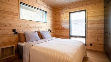 Travel cot, free WiFi, bed sheets