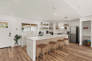 Fridge, microwave, oven, stovetop - Lakefront Luxury Rental (Brunswick)