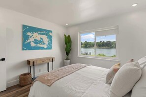 3 室のベッドルーム、アイロン / アイロン台、WiFi (無料)、ベッドシーツ