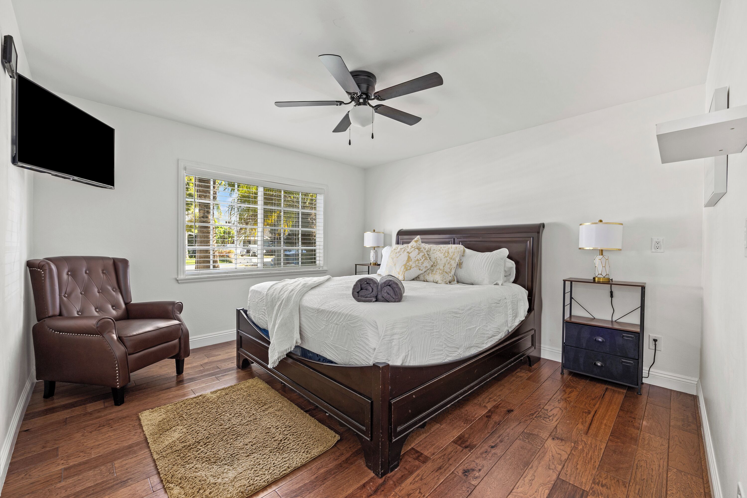 3 bedrooms, desk, iron/ironing board, free WiFi