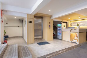 Reception - Bin Bin Hotel 12 - Near SaLa Residence (Ho Chi Minh City)