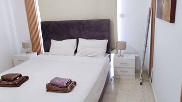 2 bedrooms, iron/ironing board, free WiFi, bed sheets