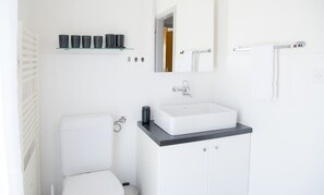 Doccia, asciugacapelli, asciugamani