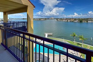 Property grounds - Top floor condo with waterfront balcony. Easy beach access. Heated pool and hot tub. (Treasure Island)