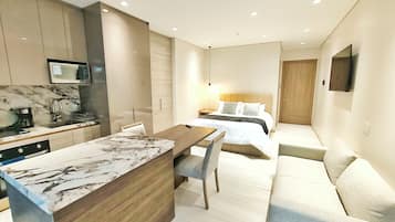 Comfort Studio Suite | 1 bedroom, premium bedding, memory foam beds, iron/ironing board