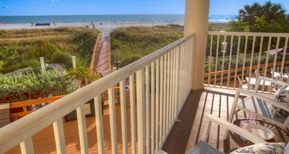 Beachfront condo at Sunset Vistas w/ heated pool, tiki bar, cafe, & gym. Sunset Views - Perfect!