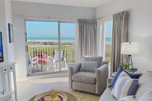 Beachfront condo at Sunset Vistas w/ heated pool, tiki bar, cafe, & gym. Sunset Views - Perfect!