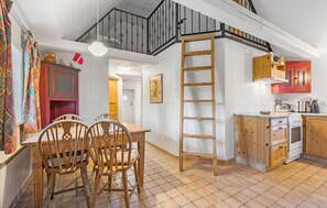 Fridge, oven, stovetop, coffee/tea maker - 2 bedroom lovely home in Blåvand (Blåvand)