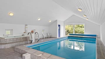 Indendørs pool