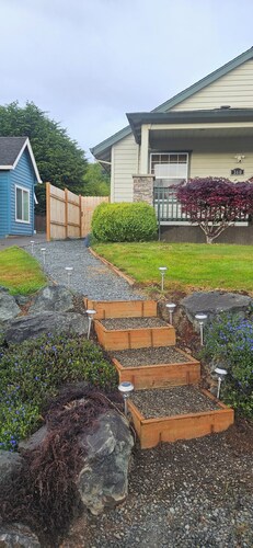 Cozy Tiny-Home with Big Heart! BBQ, 2Beds, WIFI, Pet Friendy!