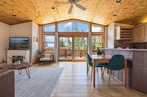 Hot Tub - Game Room - 14 beds - Across from Lake Tahoe