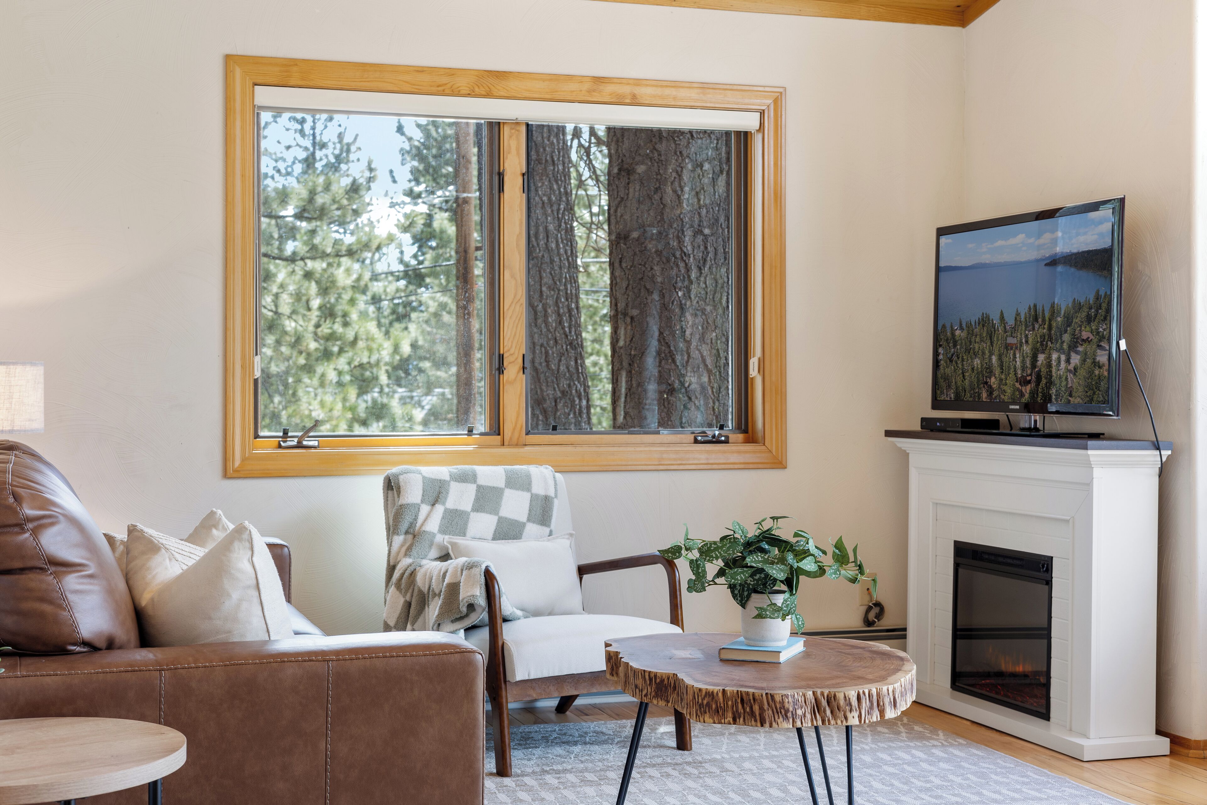 Smart TV, fireplace, foosball, table tennis