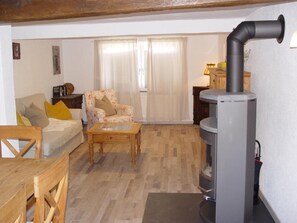 TV, fireplace, DVD player, ping pong - Apartment 'Ferienhaus Kaline' with Private Terrace, Private Garden and Wi-Fi (Grebenhain)