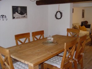 Dining - Apartment 'Ferienhaus Kaline' with Private Terrace, Private Garden and Wi-Fi (Grebenhain)