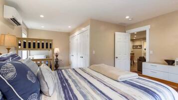 8 bedrooms, desk, iron/ironing board, travel crib