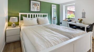 1 bedroom, desk, free WiFi, bed sheets