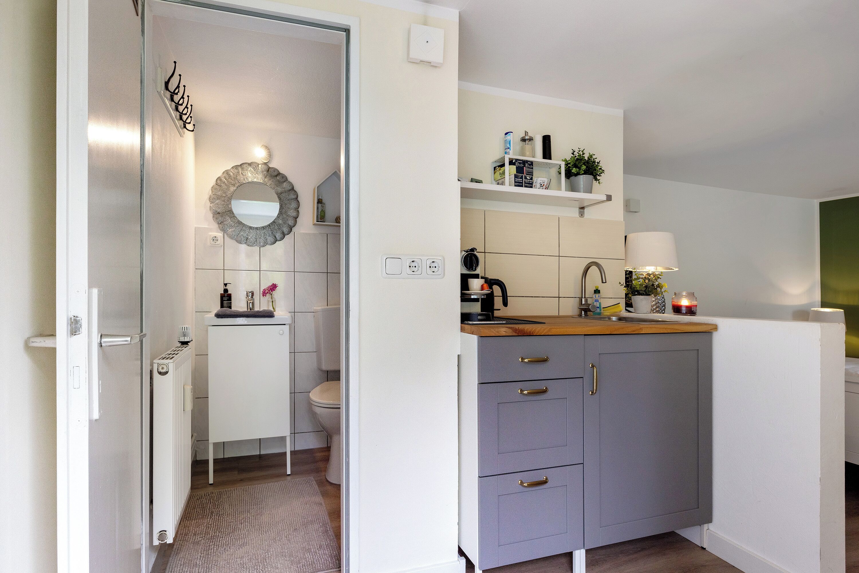 Fridge, stovetop, coffee/tea maker, electric kettle