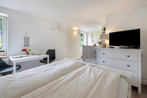 Apartment 'Idyllisches Zimmer Im Grünen' with Private Garden and Wi-Fi