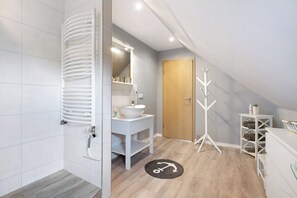 Bruser, hårtørrer, håndklæder