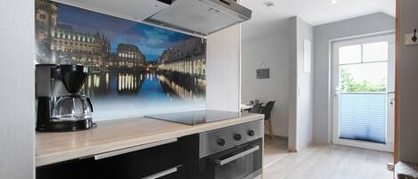 Fridge, oven, stovetop, dishwasher