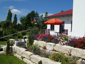 Exterior - Apartment 'Ferienwohnung Birnbaum' with Private Terrace, Shared Garden and Wi-Fi (Gunzenhausen)