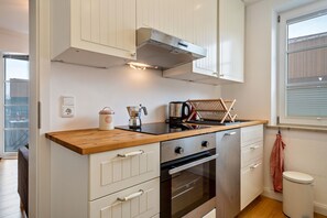 Kühlschrank, Ofen, Herdplatte, Geschirrspüler