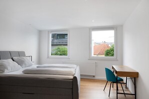 1 dormitorio, escritorio, wifi gratis y ropa de cama