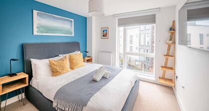 Modern Townhouse - Parking, EV Charger & Balcony