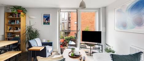 تلفزيون، ألعاب فيديو، مشغل دي في دي، ستيريو