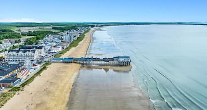 Cozy Coastal Condo with Parking – Walk to Beach & Town