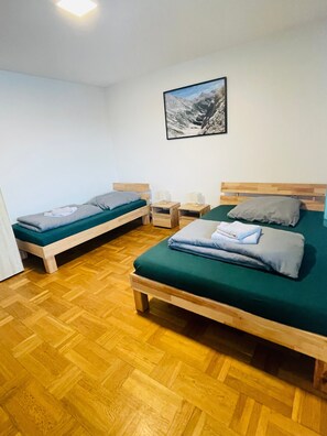 4 camere, Wi-Fi gratuito, lenzuola