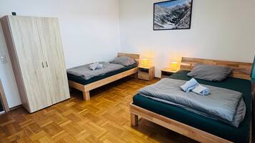 4 bedrooms, free WiFi, bed sheets