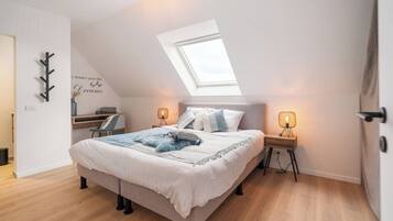 4 Schlafzimmer, Schreibtisch, Reisekinderbett, WLAN