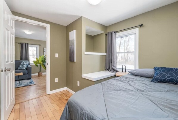 2 bedrooms, iron/ironing board, WiFi